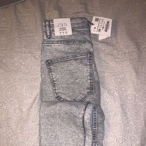 ZARA HIGH WAISTED JEANS